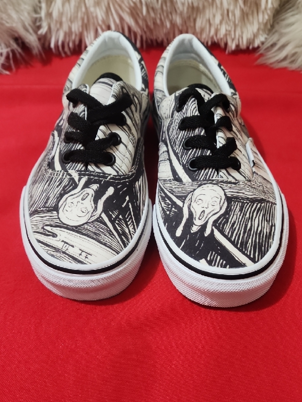 Vans Era MoMA Edvard Munch Canvas Sneakers in Black and White with Graphic Print - Picture 11 of 12